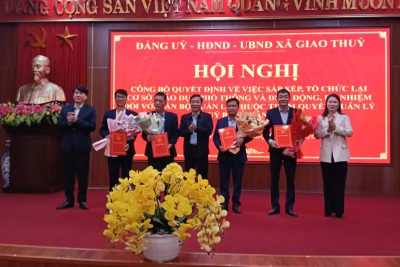 Hội nghị công bố quyết định về việc sắp xếp, tổ chức lại cơ sở giáo dục phổ thông sát nhập trường THCS Ngô Đồng và trường THCS Bình Hòa